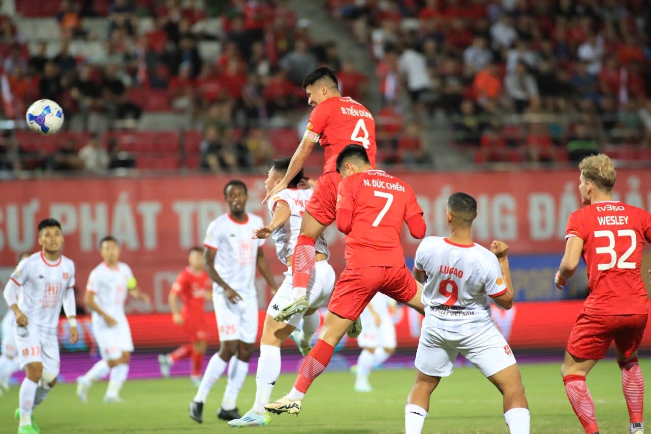 Viettel FC vs XM Hai Phong FC.jpg