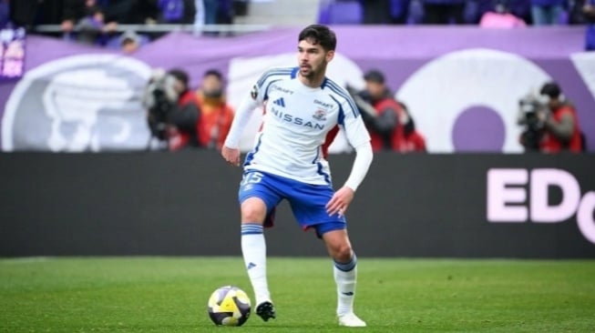32817-sandy-walsh-saat-memperkuat-yokohama-f-marinos.jpg