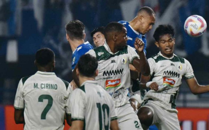 Heboh! Persib Bandung Kokoh di Puncak Klasemen Setelah Hancurkan PSS Sleman 3-0!